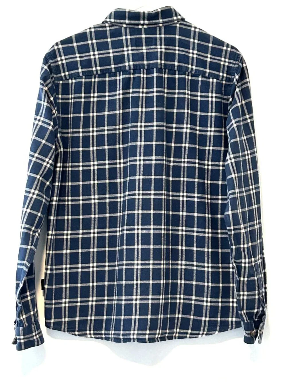 Patagonia 100% organic cotton button down, size medium - Picture 2 of 3